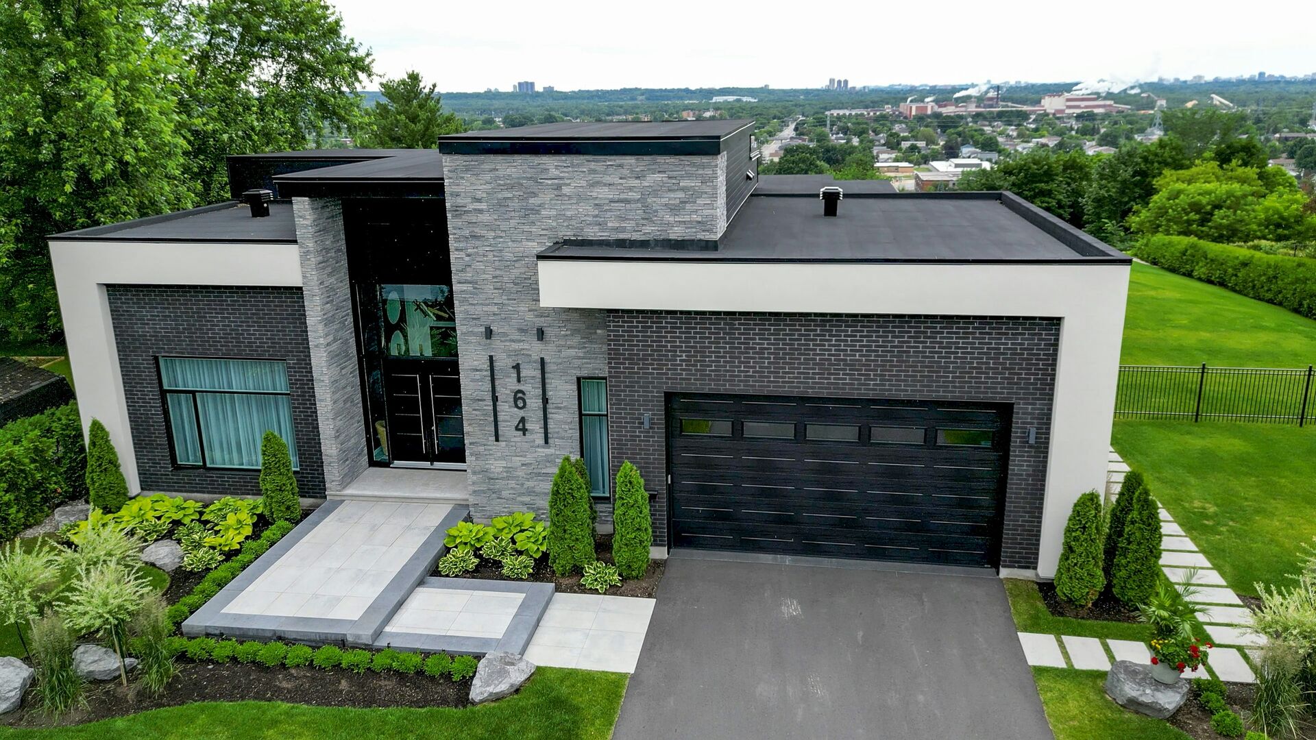 Vue aérienne d'une propriété moderne dans la région de Québec
